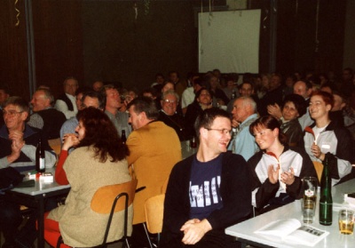 Der gut besuchte Pfarrsaal KKK - Helferfest - Kampagne - 2002